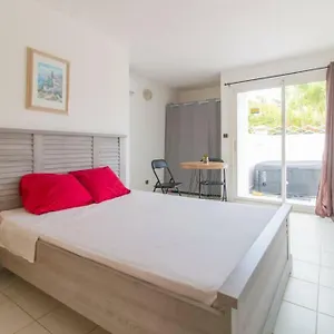 Superbe Studio Avec Jacuzzi Privé Sainte-Anne